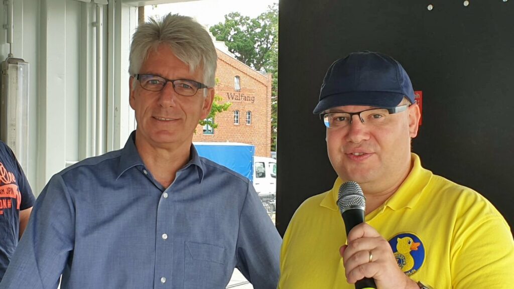 Entenrennen 2019: Bürgermeister Michael Kurz und Moderator Claus Plachetka